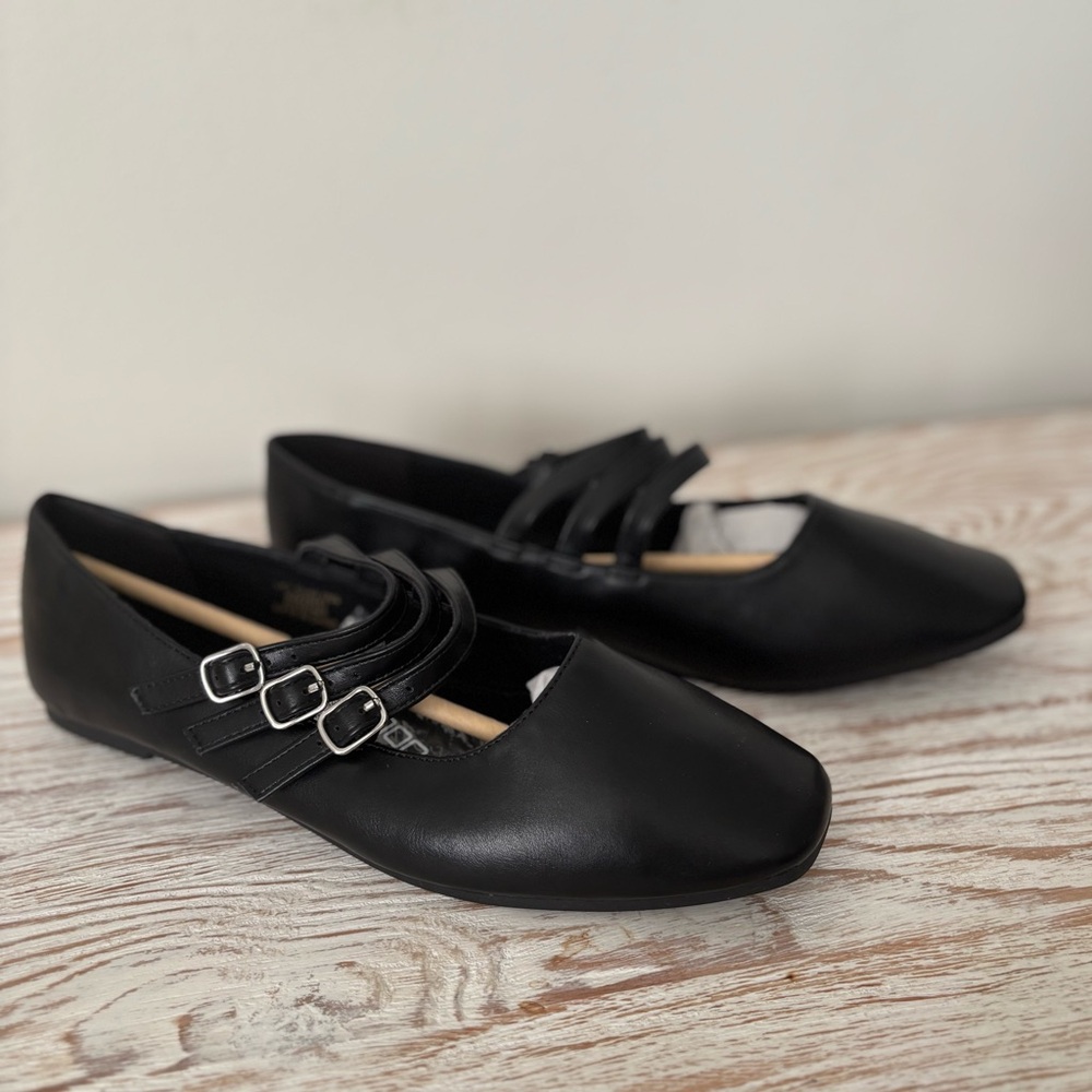 Boohoo Black Triple Strap Flats - Picture 2 of 6